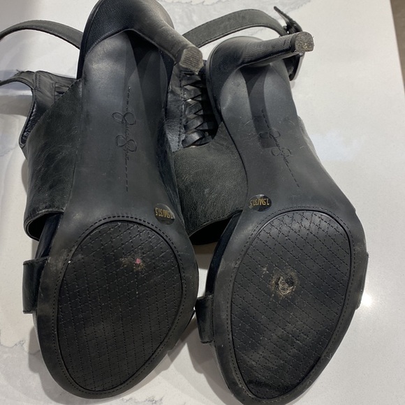 Jessica Simpson leather strappy heel - Picture 5 of 6